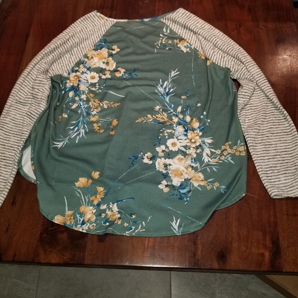 Floral Pattern with Striped Long Sleeves Tee - Picture 3 of 3